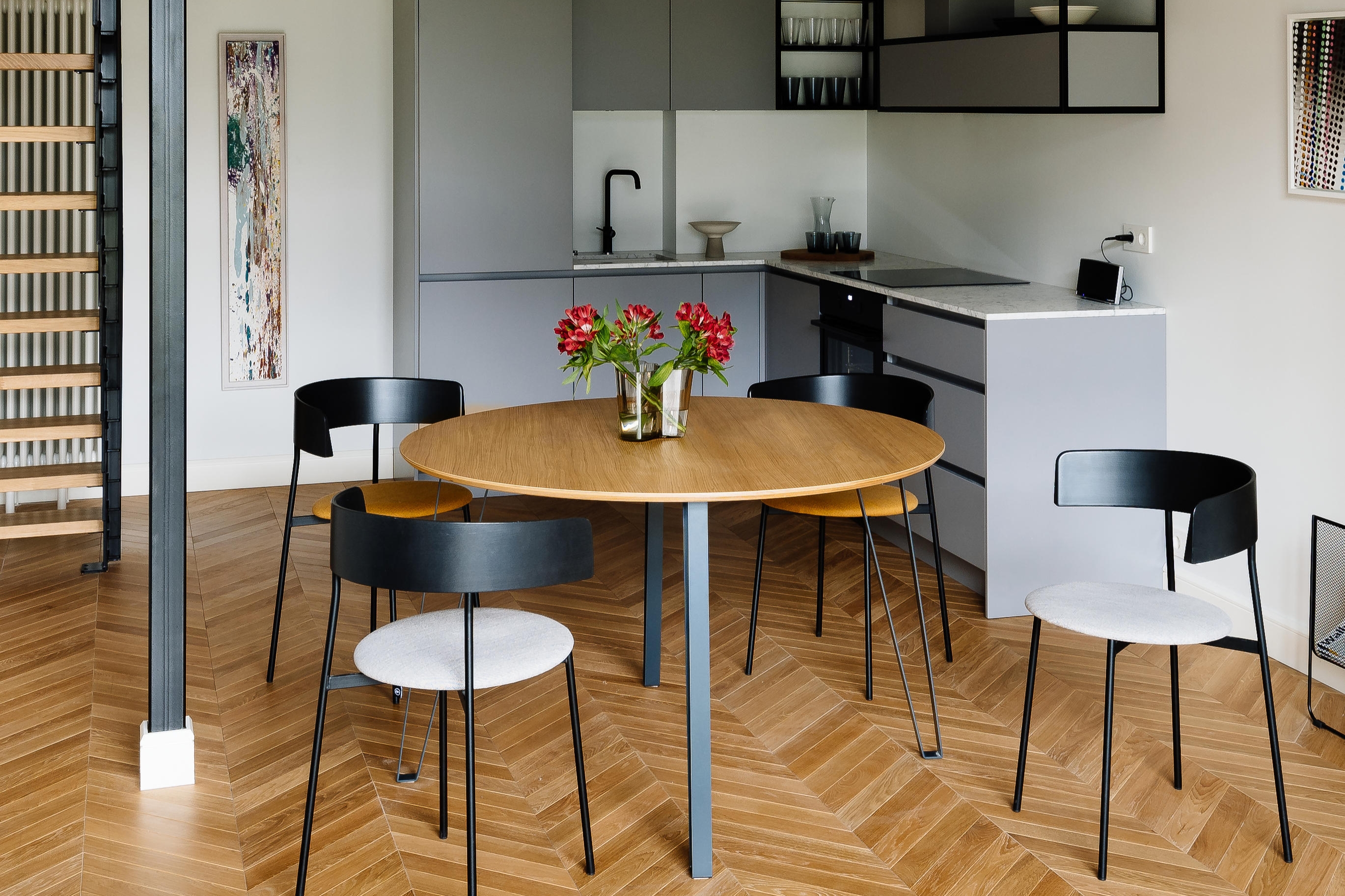 A pulley-operated breakfast bar can be lowered and raised in the Operations Within Apartments project (top). Radis’ kitchen-corner-perfect round table (bottom). Photo: Gianni Di Giuseppe (top), Merlis Lätti (bottom)