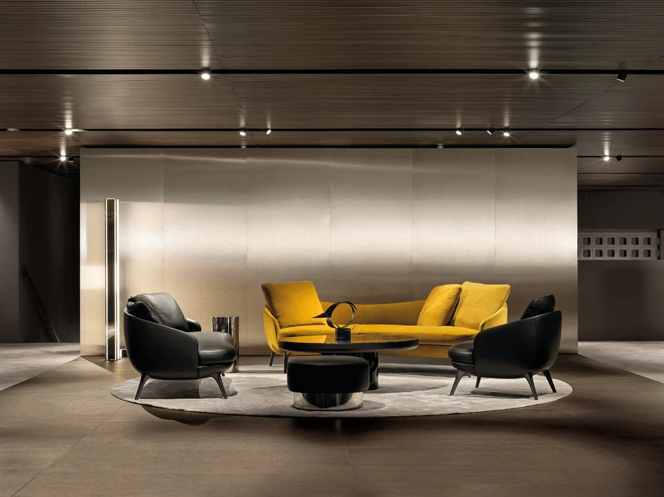 Generous and refined protagonists of space: above, the Dylan modular seating system and below, the Raphael family of seats