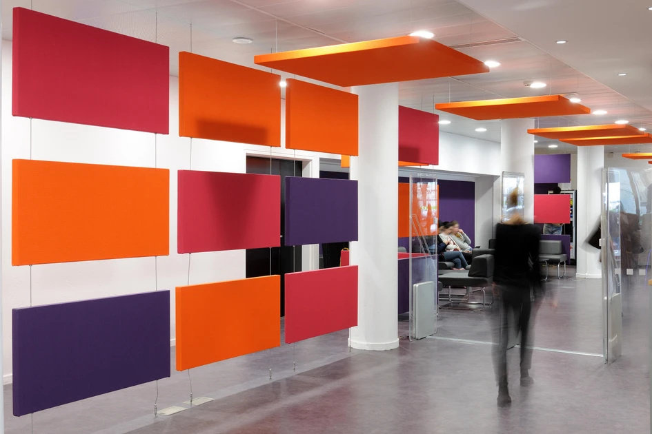 Baffles resonate sound in the Evelyn and Mo Ostin Music Center (top) and Texaa®’s Stereo acoustic panels on the wall (middle) or suspended to make partitions (bottom). Photo: Iwan Baan (top)