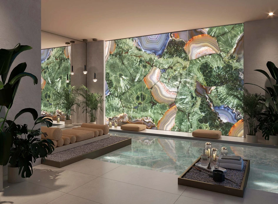Aguarico, another new Super Preziosi pattern, expands the range of decorative possibilities with its lively green crystalline structure interspersed with blue and earth-toned fragments