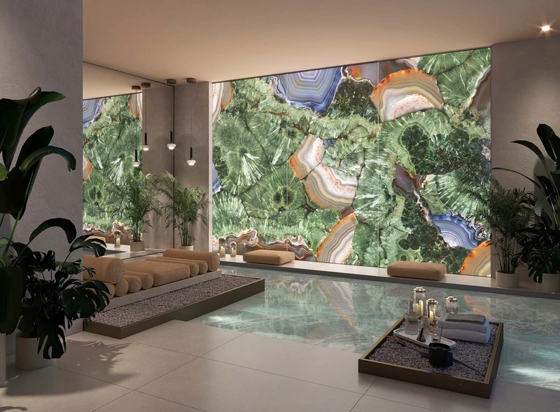 Aguarico, another new Super Preziosi pattern, expands the range of decorative possibilities with its lively green crystalline structure interspersed with blue and earth-toned fragments
