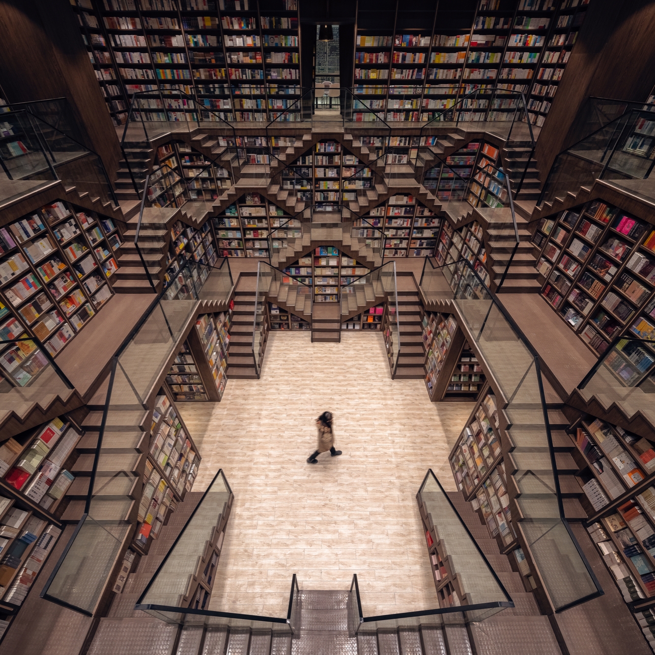 Leggi la storia Split-level: mezzanine floors that reorganise the floorplan