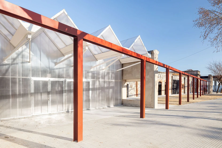 El Roser Social Center breaks down barriers rather than adds new ones at the ex-prison, including replacing its surrounding wall with an open courtyard (bottom). Photos: Adrià Goula