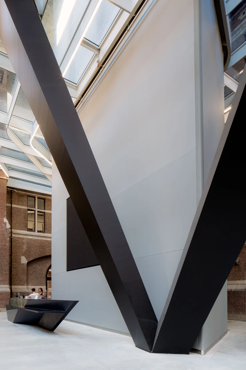 Refreshingly repurposed: In Antwerp, the spectacular Havenhuis by Zaha Hadid Architects is fitted out with PALMBERG office furniture. The former fire brigade barracks now serves as an administrative building for the port authority