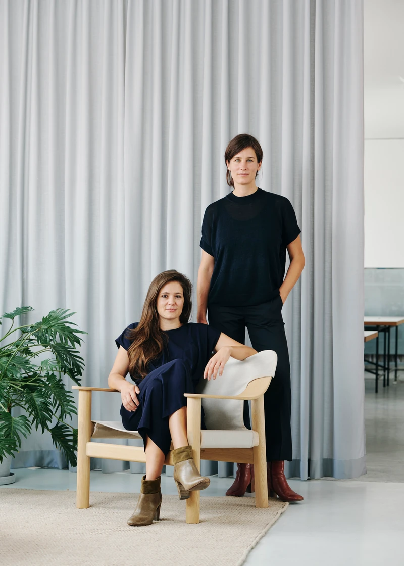 In 2015, Kim Le Roux and Margit Sichrovsky founded LXSY Architects, promoting communicative design, community and identification, with a focus on resource-saving circular planning and building as well as collaborative and participatory processes