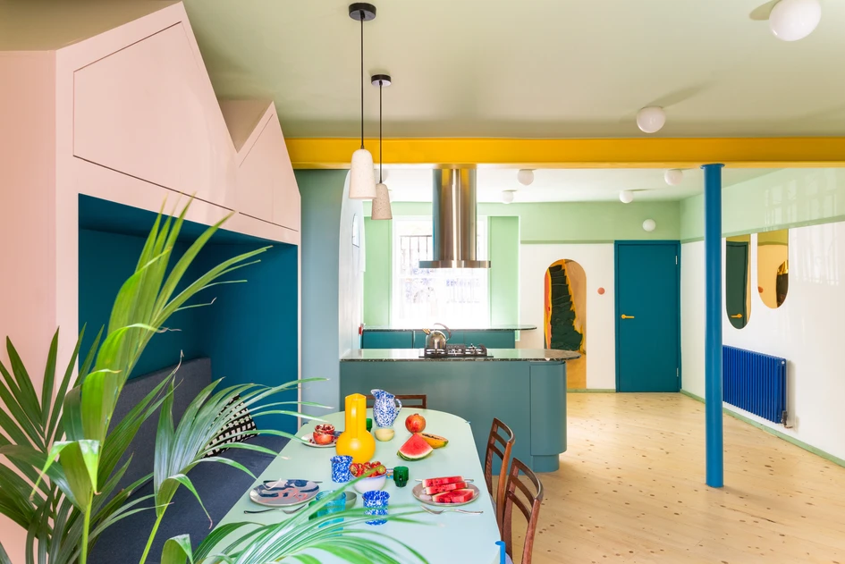 Angle-lined mirrors at the entrance of the Mo-Tel House by Office S&M. Photo: French + Tye