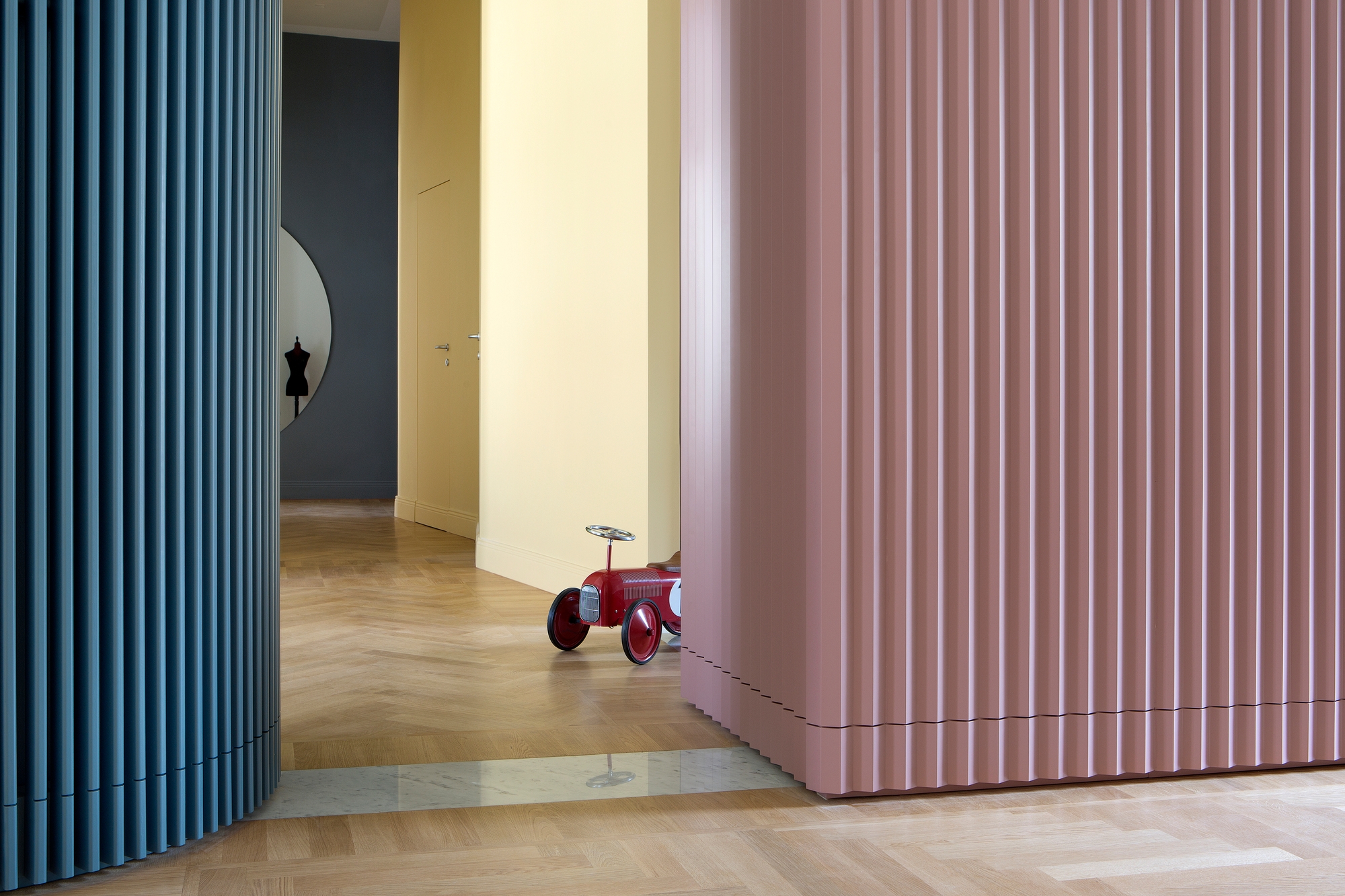 Pleated-effect pastel walls at the dramatic Theatre House by Bodà Architetti. Photo: Barbara Corsico Photography