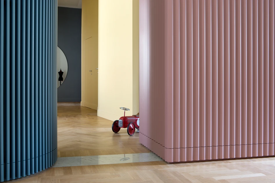 Pleated-effect pastel walls at the dramatic Theatre House by Bodà Architetti. Photo: Barbara Corsico Photography