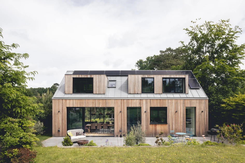 Thick walls form a cosy window seat at the House with an Eye (top, middle) and solar panels help power the Black Pond Lane House (bottom). Photos: Alexandre Kapellows (top, middle), Billy Bolton (bottom)