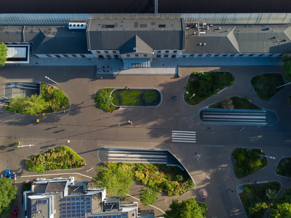 The Zwolle station forecourt features an underground cycle park for locals to park bikes, while also improving the greenery above the surface, too. Photos: Aiste Rakauskaite