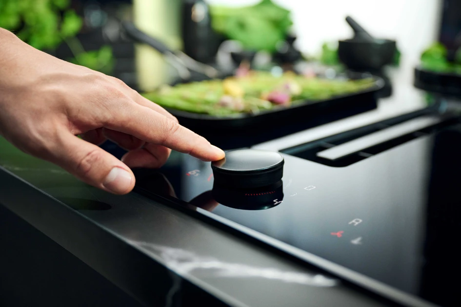 The playful haptics of the Twist Pad Flex® control knob are joined by other new fun features in the new NEFF Collection of ovens, hoods, hobs and coffee makers