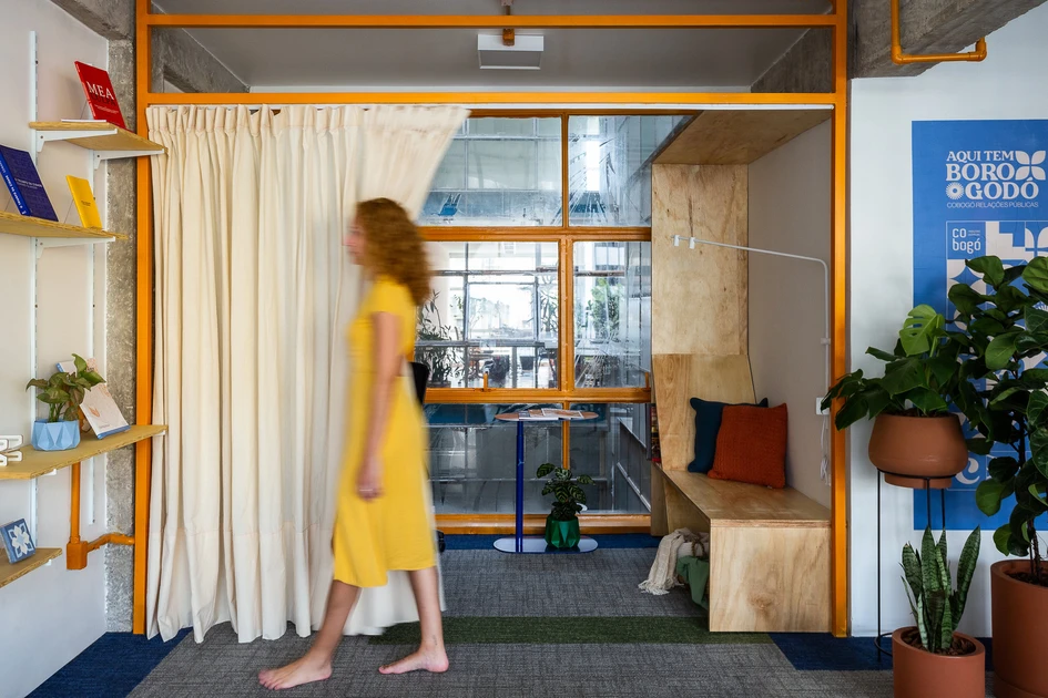 A Cobogó wall separates workspaces from rest space and allows light and air to pass through, while curtains keep other areas private at the Cobogó Relações Públicas Offices. Photos: Isra Gollino