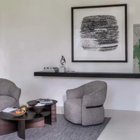 Die Madame Butterfly-Kollektion kompakter Sessel und Sofas, entworfen von Touch Studio, hat weiche, umhüllende Eigenschaften, die ein Gefühl von Volumen vermitteln, ohne viel Platz zu beanspruchen