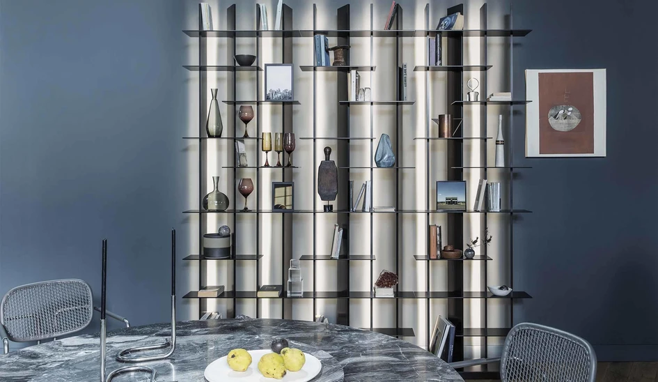 CCLight, das die Funktionalität eines Bücherregals mit der eines Beleuchtungselements kombiniert, ist ein Beispiel dafür, wie weiche Technologie – unsichtbar eingebettete LEDs – Platz spart und das Ambiente verbessert