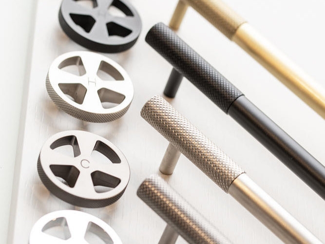 The Q shower controls from Quadrodesign combine clean, modern minimalism with dexterity and Bagnodesign’s knurled-edge Revolution controls throw in a nod to tradition, featuring clean-cut spokes