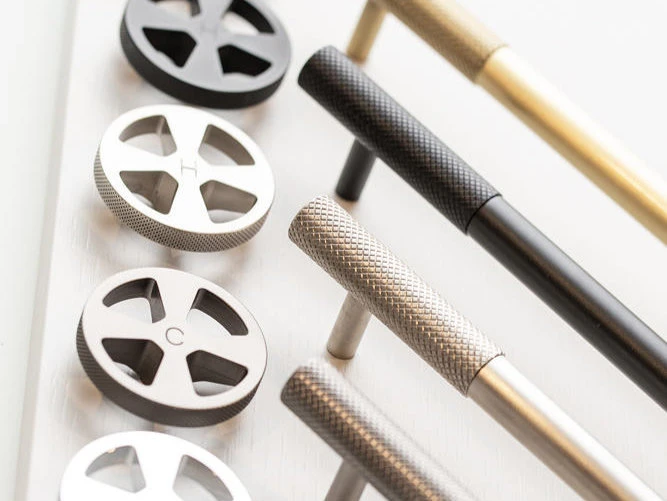 The Q shower controls from Quadrodesign combine clean, modern minimalism with dexterity and Bagnodesign’s knurled-edge Revolution controls throw in a nod to tradition, featuring clean-cut spokes