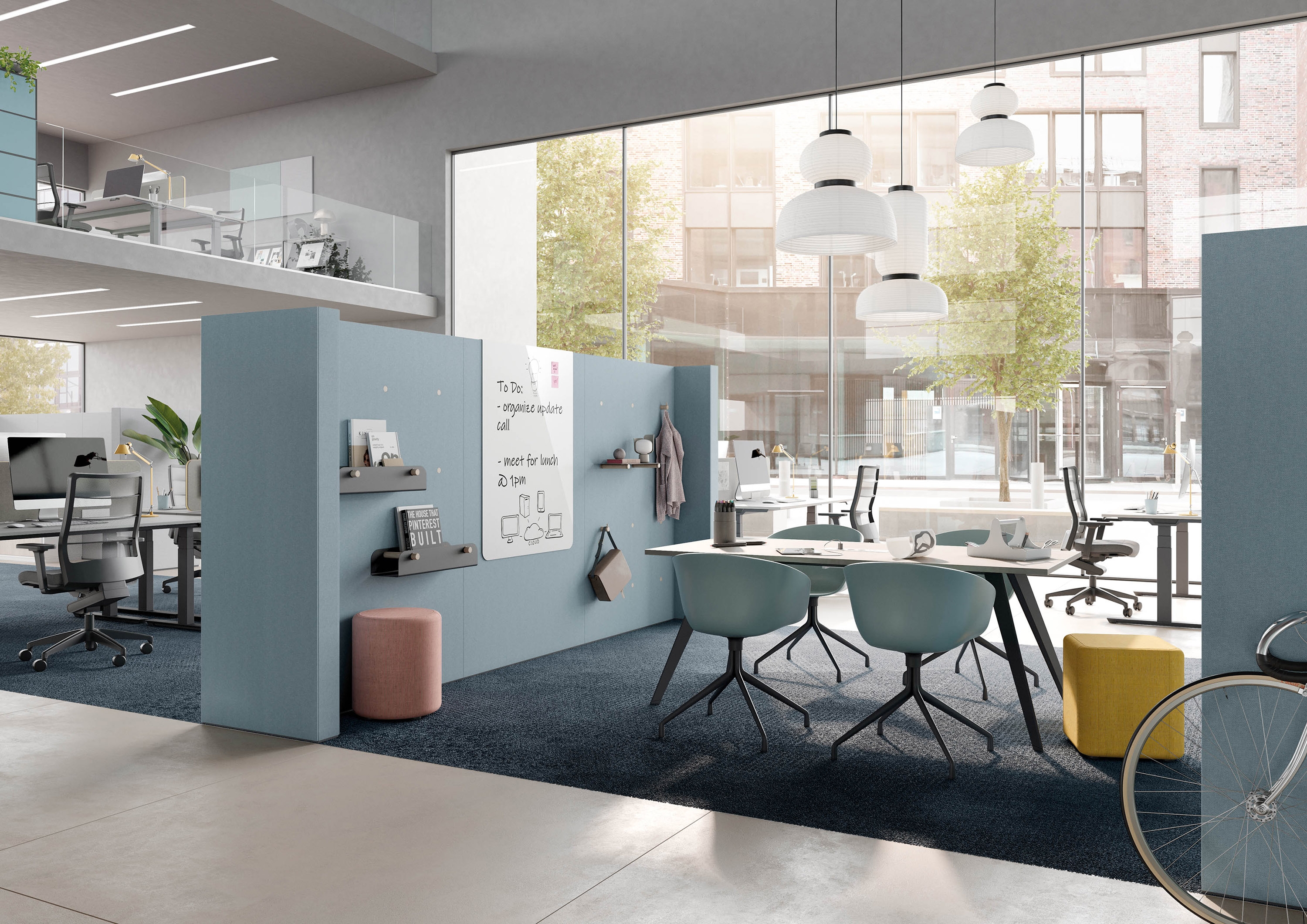 The mix of high and low partitions ensures harmonious teamwork, as there is even room for retreats in the middle of the open-plan office, with no one left on the sidelines