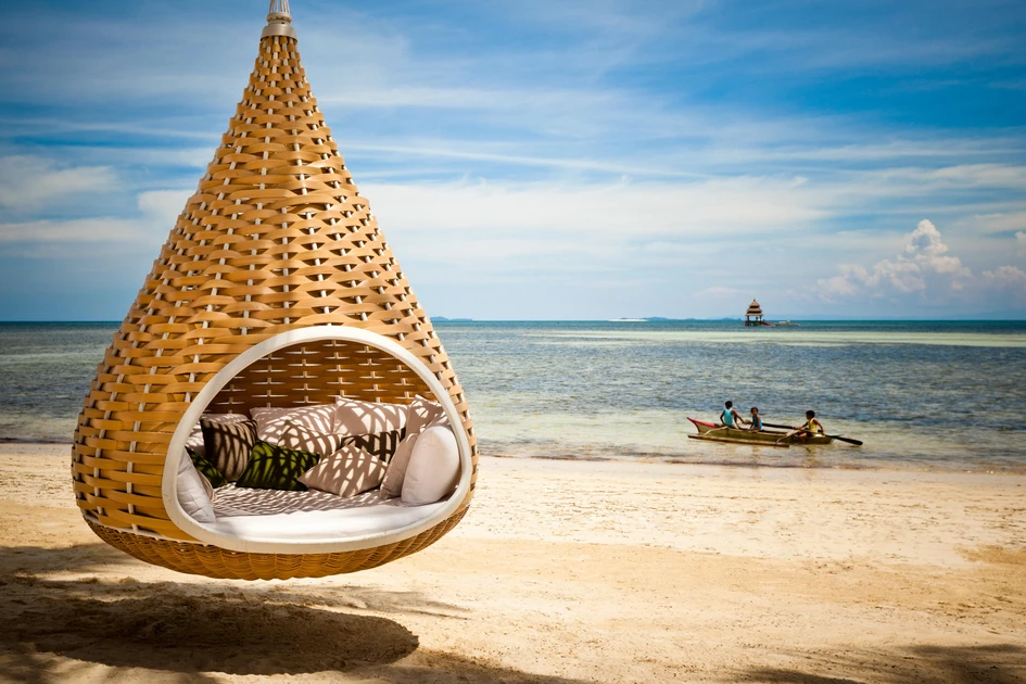 The contemporary egg chair typology includes hanging cocoons like set.’s Kanso (top), Studio Stirling’s Nest Egg (middle) and even larger versions with multiple berths like DEDON’s NESTREST (bottom)
