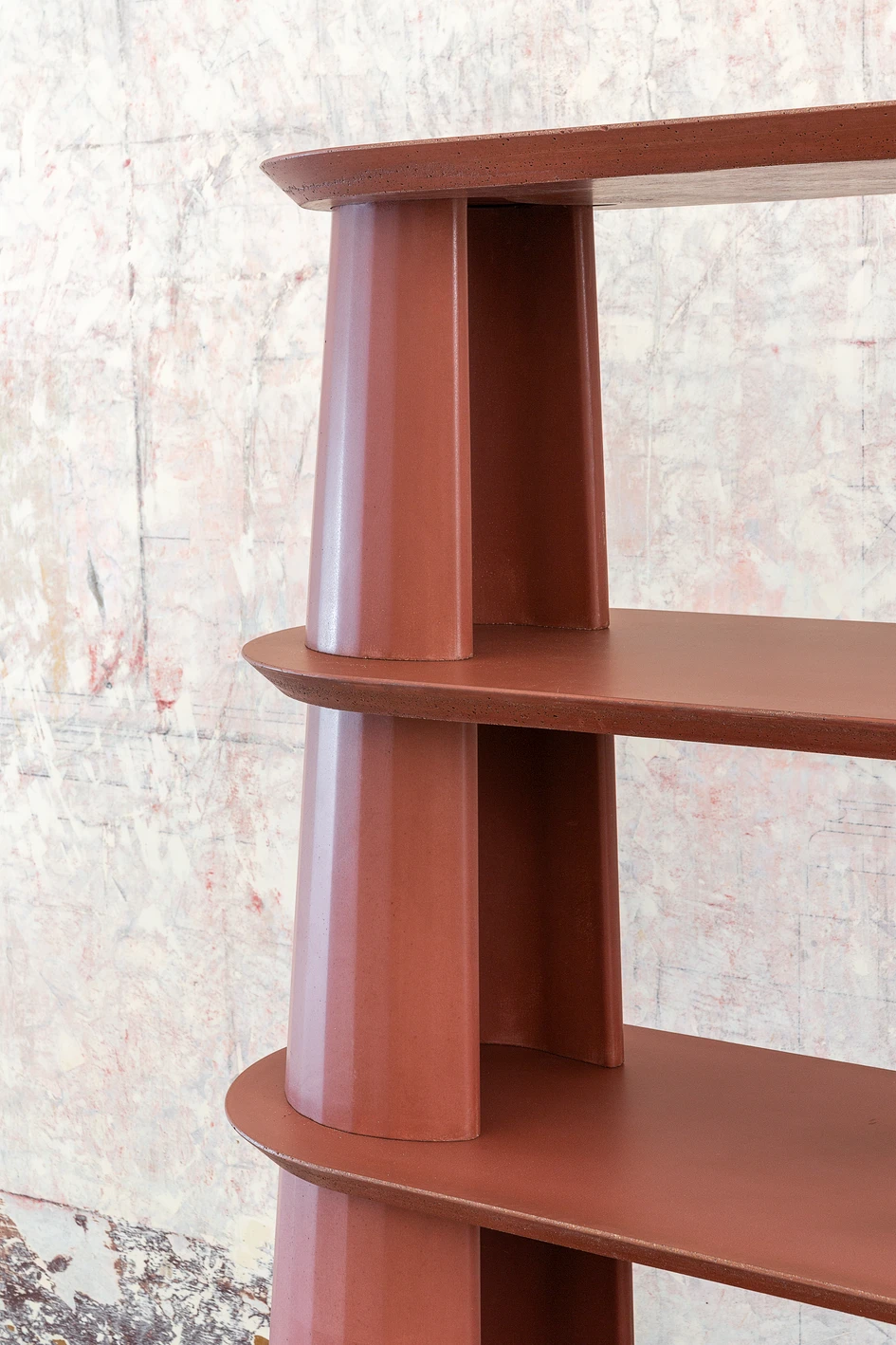 The curves of each column create hollow space, bringing lightness as well as elegance to each design. Photo below: Serena Eller