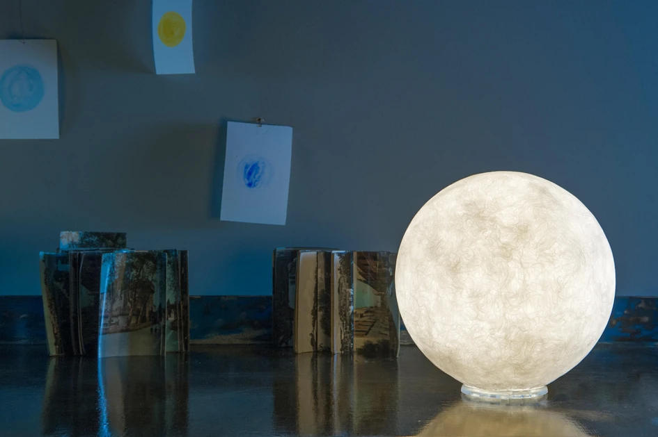in-es.artdesign uses the specially-developed resin Nebulite® to create fibrous shadows and highlights on the T.moon lamp’s surface, lighting up the lunar apparition