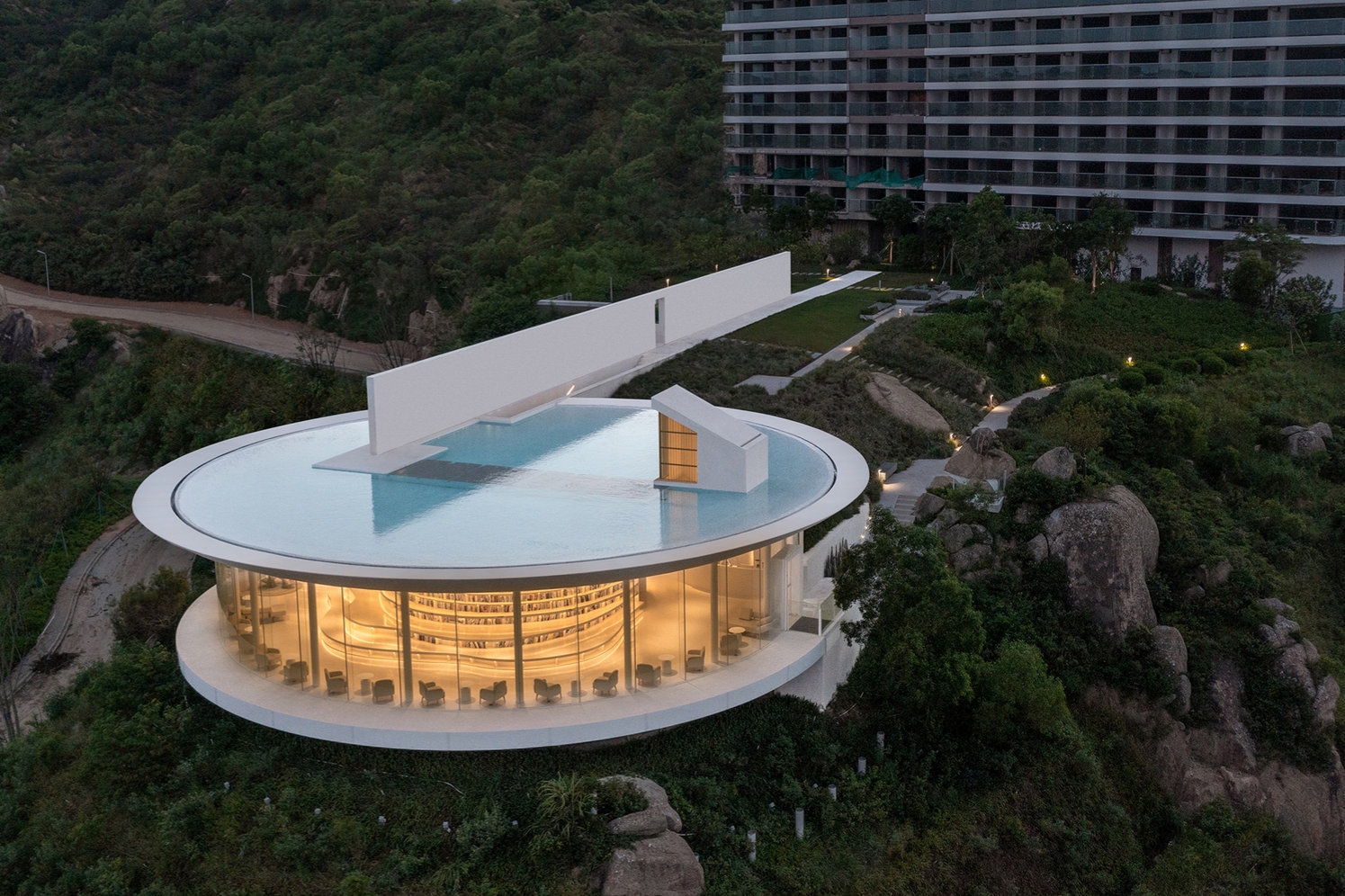 The Water Drop Library provides a serene, peaceful location overlooking the Shuangyue Bay Turtle Reserve for readers to relax with a book. Photo: Weiqi Jin