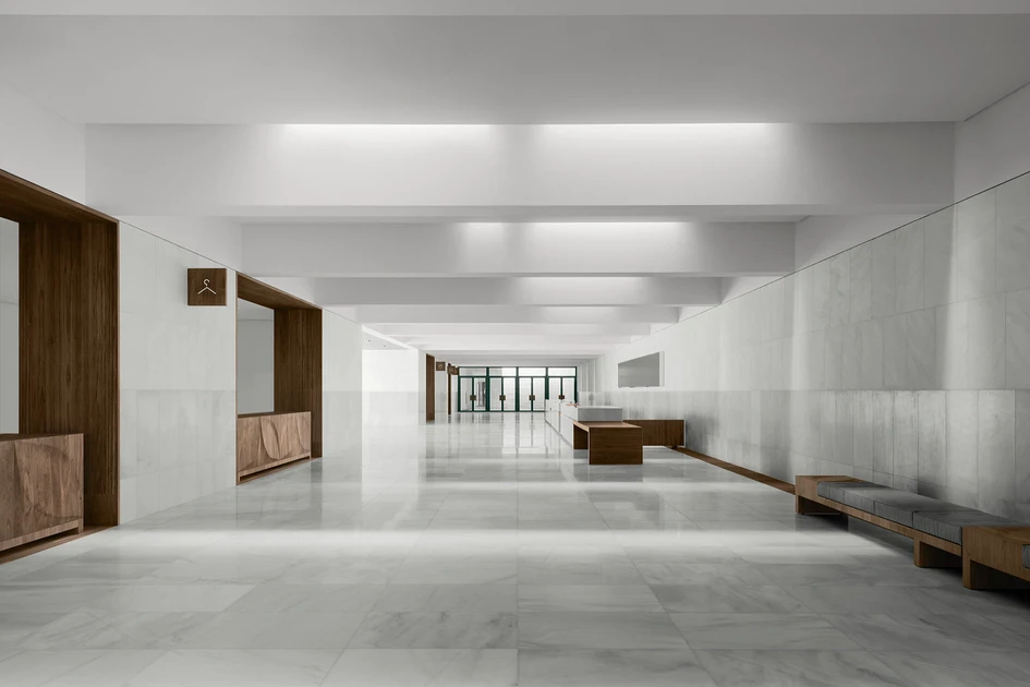 Using elegant and refined materials such as white veined marble (middle) and walnut (bottom), the Museum Paleis Het Loo’s (top) underground extension was able to live up to its royal name. Photo: Simon Menges