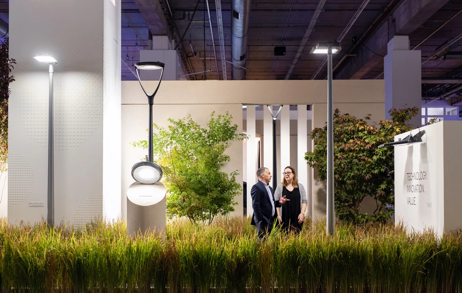 Pleasant acoustics with luminaires that also combine simplicity and a sense of well-being. Source: Messe Frankfurt Exhibition