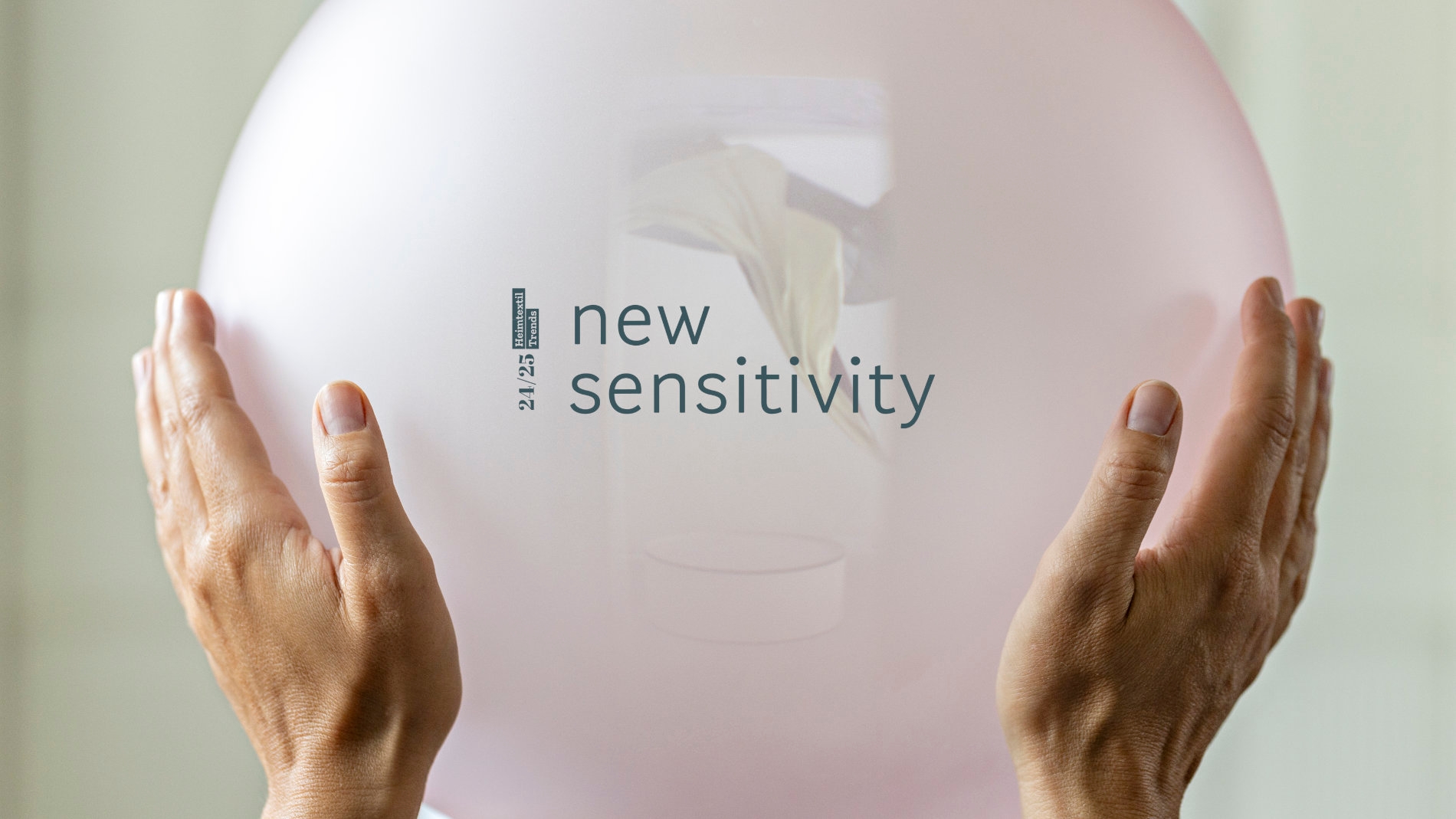 Unter dem neuen Leitthema „New Sensitivity“ steht textile Transformation im Mittelpunkt der Heimtextil Trends 24/25. Credits: SPOTT trends & business for Heimtextil