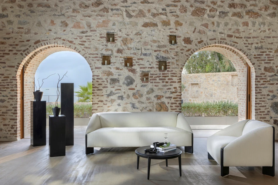 Die Sitzmöbelkollektion Hew des Istanbuler Unternehmens Parla, entworfen vom New Yorker Goodrich Design Studio, ist für moderne soziale Szenarien konzipiert