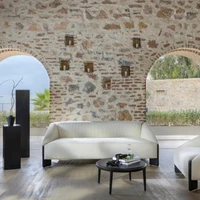 Die Sitzmöbelkollektion Hew des Istanbuler Unternehmens Parla, entworfen vom New Yorker Goodrich Design Studio, ist für moderne soziale Szenarien konzipiert