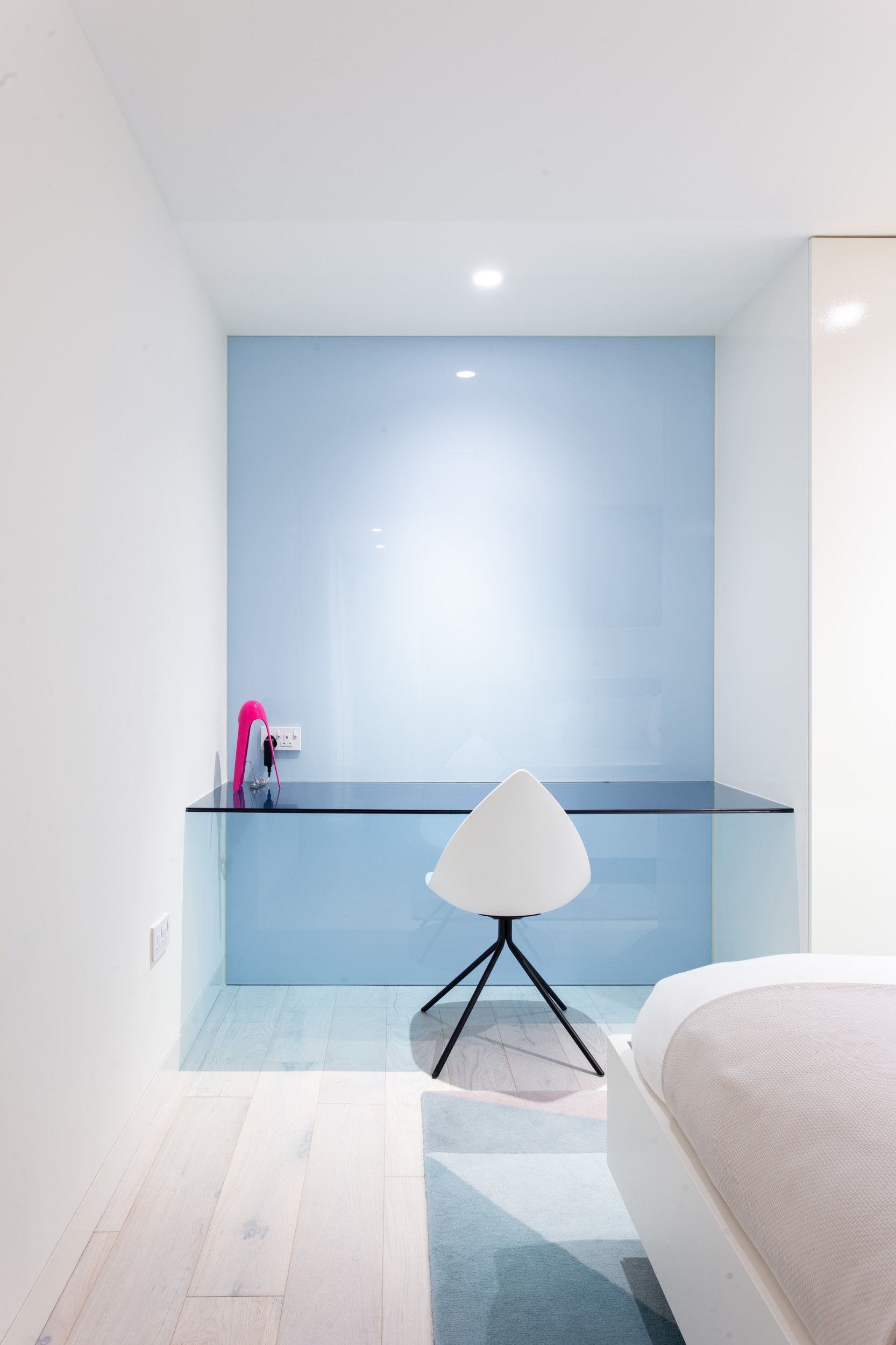The timeshare apartment in London serves as a suitable example of how modest-sized urban spaces can be suitably designed using just a small number of engaging furniture pieces 