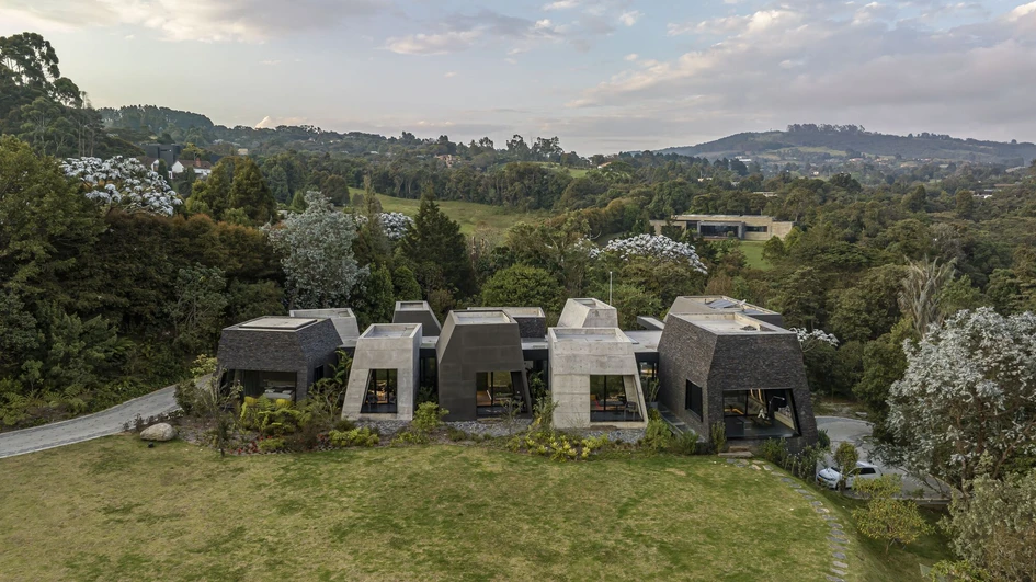 The Amaluna House is formed from 11 individual volumes serving as separate room typologies, connected by a covered corridor and lobby that feels like it’s both outside and inside. Photo: Alejandro Arango