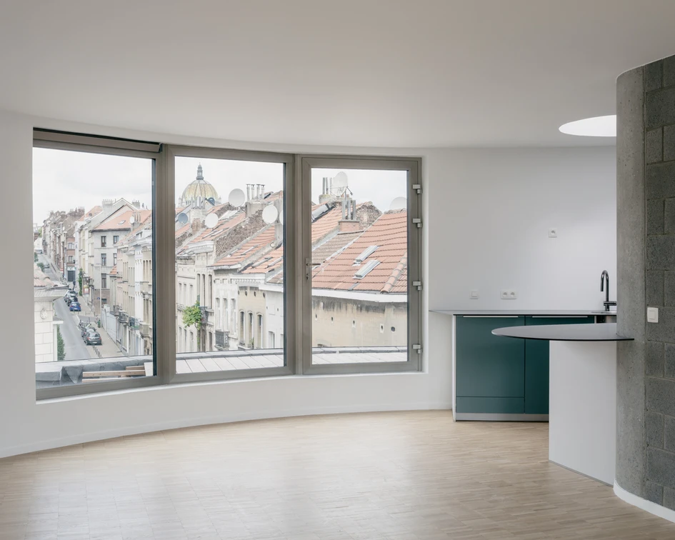 Koto has a variety of housing enclosures, single bedrooms, double bedrooms and office spaces all naturally luminated and offering scenic views. Photos: Stijn Bollaert