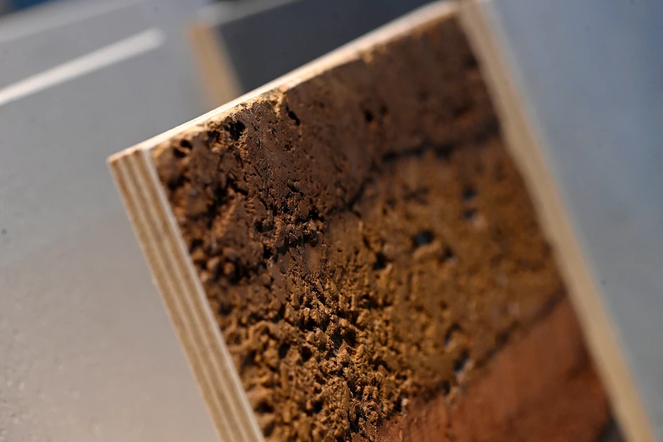 Die Besucher hatten die Möglichkeit, sich über nachhaltige Oberflächenmaterialien zu informieren und diese aus erster Hand zu erleben