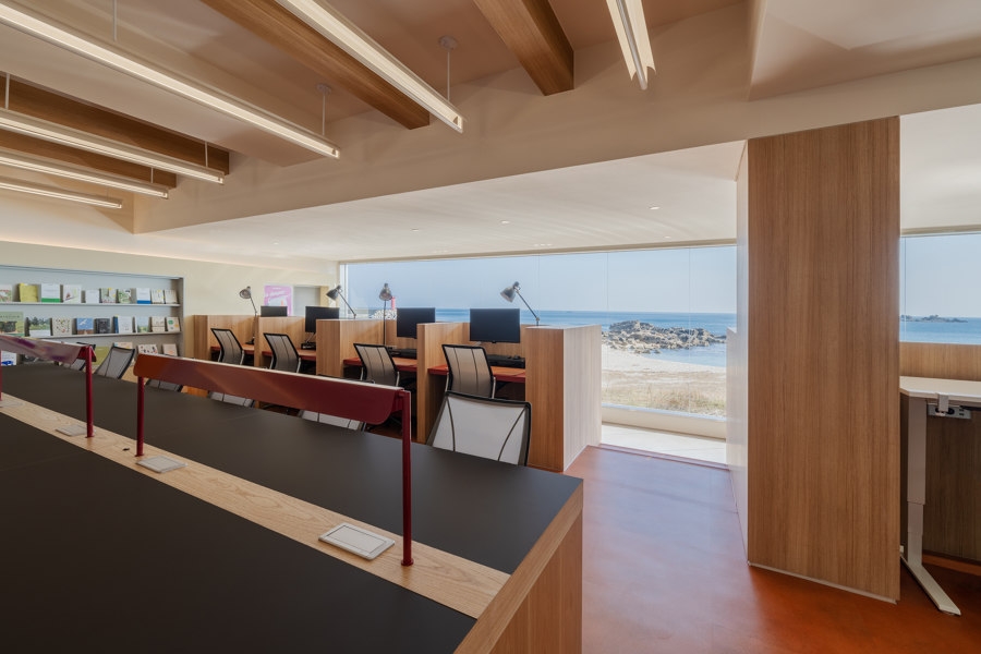 Das Engagement von Mangrove Work&Stay für ökologische Verantwortung „fand im umweltbewussten Ansatz von Humanscale einen verwandten Geist“ für ihr abgelegenes Kreativ-Retreat. Foto: © Mangrove Alle Rechte vorbehalten