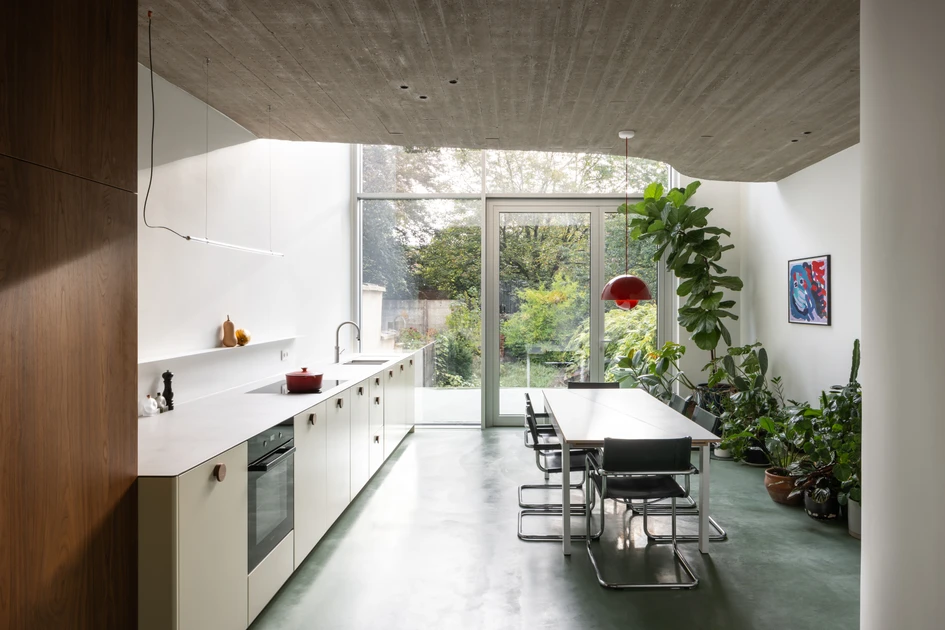 For Well House, memo architectuur transformed ‘two outdated apartments into a single-family home, crowned with an additional floor during the renovation.’ Photo: memo architectuur
