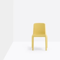 Snow Junior provides a playful and flexible seating solution for younger visitors within an educational room dedicated to them. Photo: Cemal Emden (above)