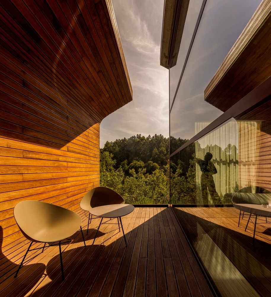 FCC Arquitectura created Lavandeira Douro Nature & Wellness to promote a reconnection with the genuine, with the land, and the traditions of the region, while preserving the biodiversity, stories and memories that the space offers. Photos: Fernando Guerra