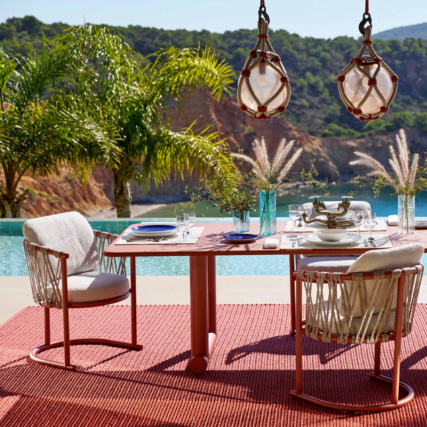 Leggi la storia An outdoor dining duo completes Cassina’s playful Trampoline collection