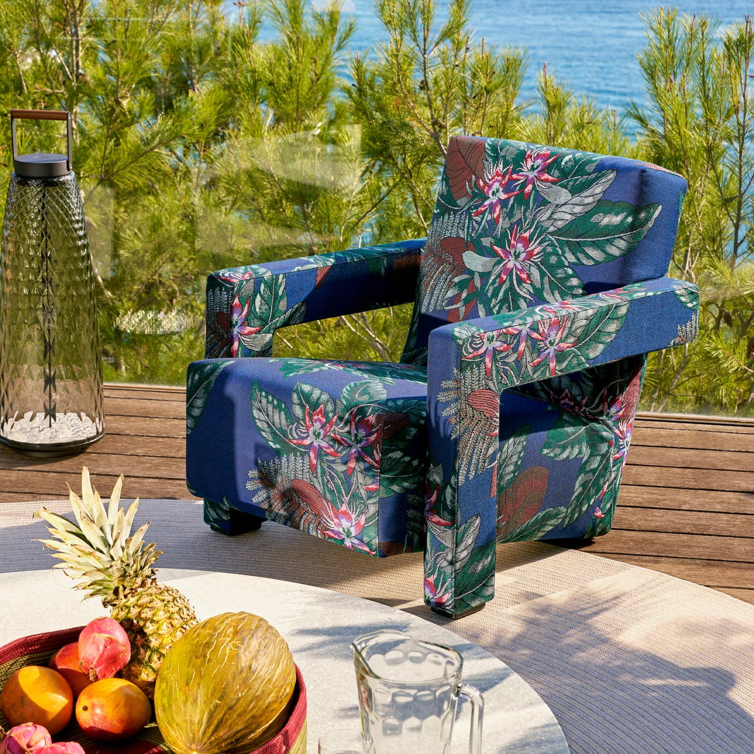 Leggi la storia Cassina’s iconic Utrecht XL armchair is reimagined for the open-air