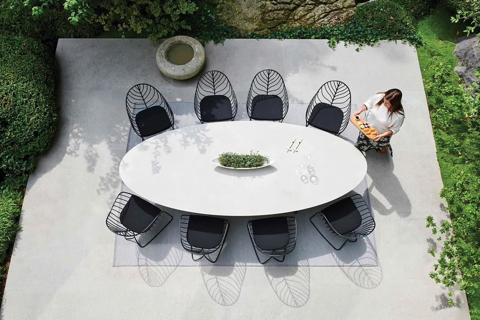 With an extensive range of aesthetic and functional tables and chairs in its portfolio, Royal Botania demonstrates that outdoor dining can be stylish