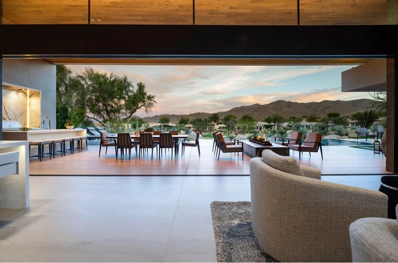 Designed by Marc Whipple of Whipple Russell Architects, Bighorne house provides a pervasive open indoor/outdoor feeling and the presence of water and light at every vantage point. Photo: William MacCollum