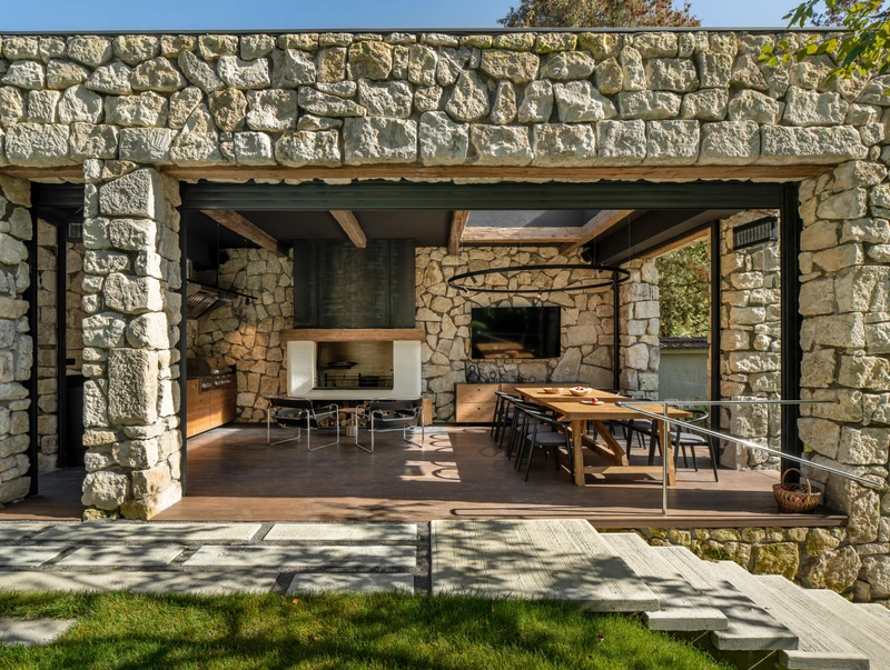 Replus Design Bureau expanded the old one-story cottage into a two-story house with an additional basement level. Photo: Andriy Bezuglov