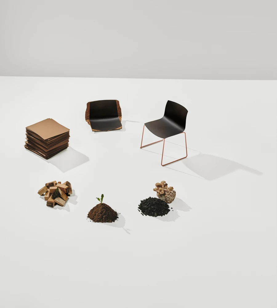 Catifa Carta is a fully circular reinterpretation of the classic Catifa 53 chair. At the end of its life, its bi-curved shell can be converted into a biochair, a high-carbon resource for enriching soil with mycelium and microbes. Photo: Salva Lopez