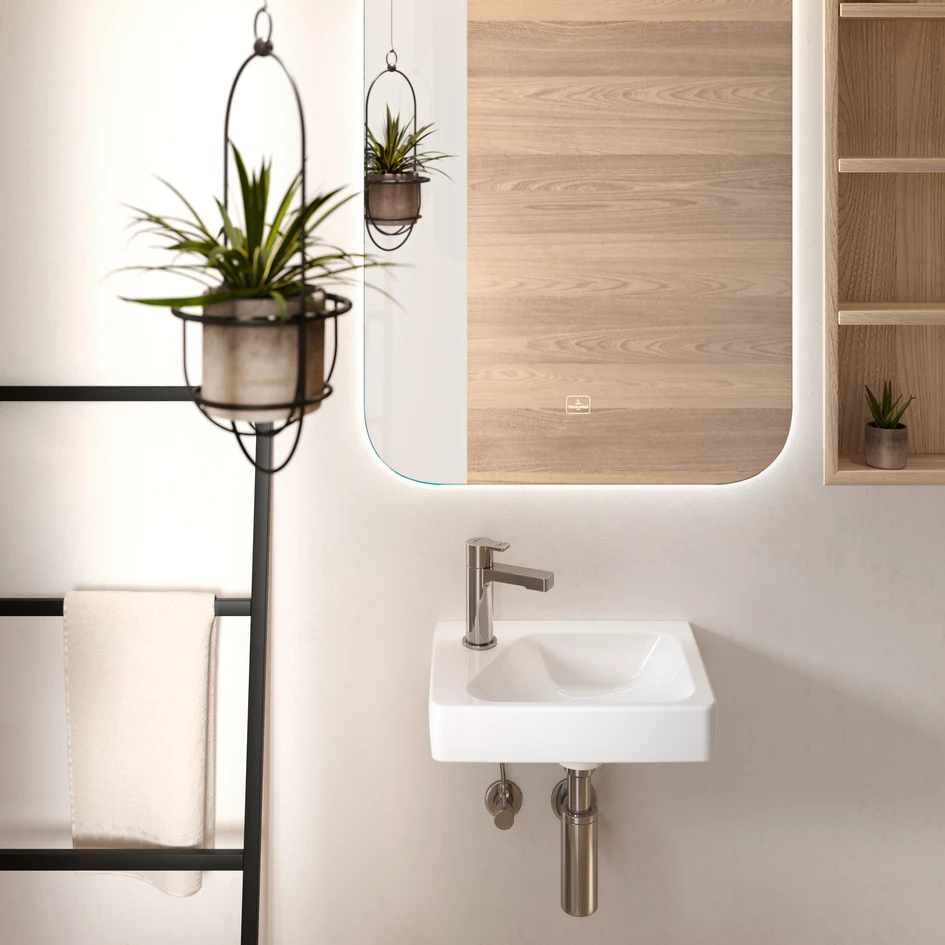 With Architectura Square and Architectura, there are two matching tap series to choose from for the bathroom collection
