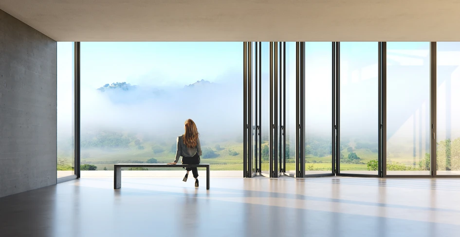 Pushing boundaries: The new Megaline system enables the implementation of bi-folding doors with exceptionally tall and wide glass elements, bringing nature within reach