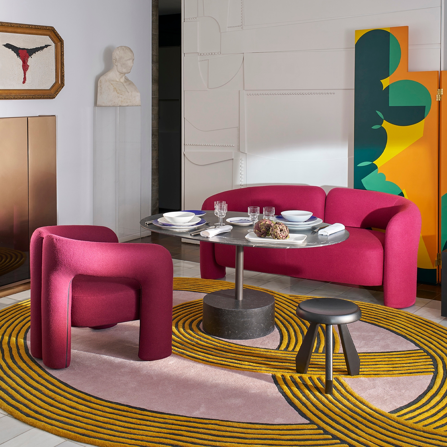 Leggi la storia Bold, comfortable seating by Cassina: Cornaro, Dudet, Tamburound