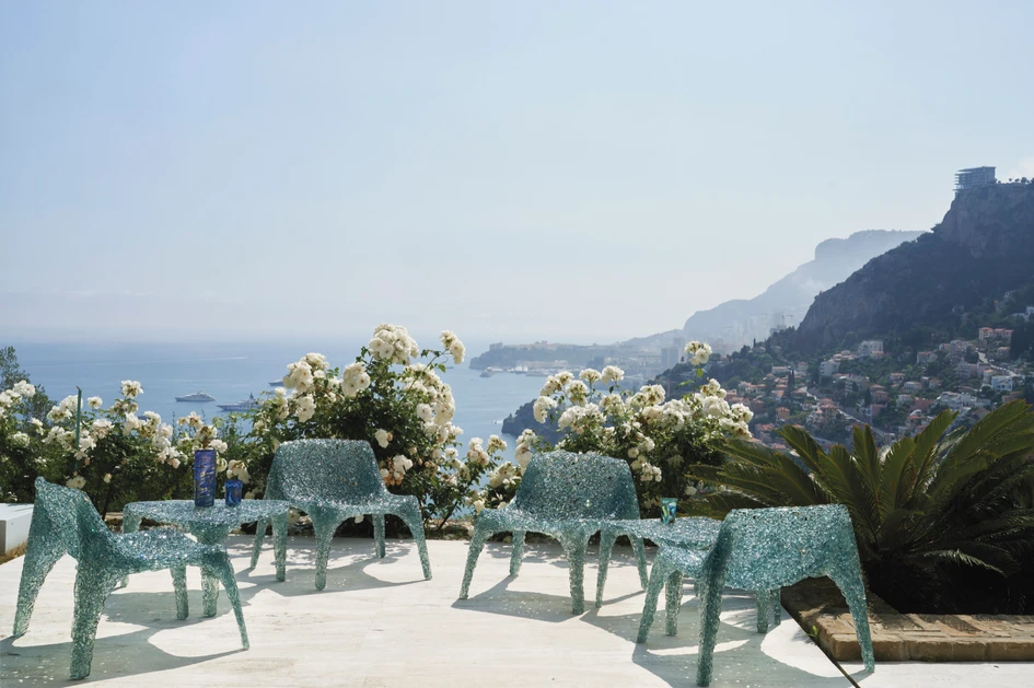 The captivating effect of the Veronica collection against a scenic backdrop