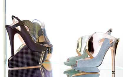 Der bildhauerische Aufbau und der schwindelerregend hohe Absatz sind Markenzeichen Kirkwoods - FS 2008