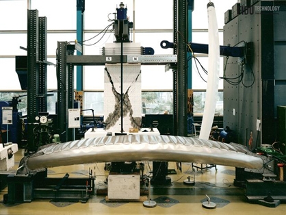 FiDU-Brücke, 2007, Vorbereitung für Belastungstest, Aussenmasse: 6m x 1,5m, Gewicht: 174 kg, Belastung: 1850kg